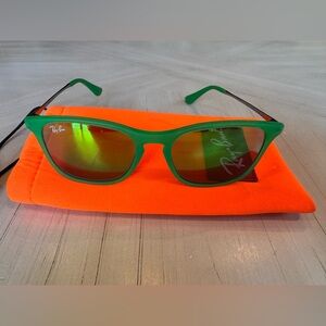 RAY-BAN KIDS Unisex Green Mirrored Lens Rubber Frame Sunglasses – (Retired)